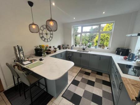 4 bedroom Detached house for sale in Queens Street, Measham, DE12