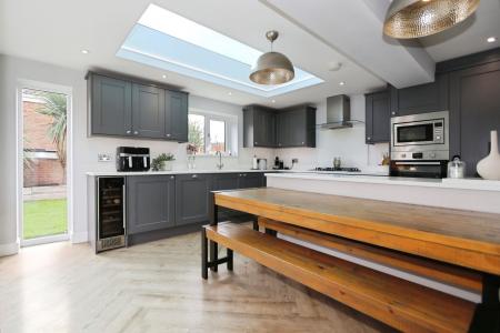 3 bedroom Semi-detached house for sale in Malvern Crescent, Ashby-De-La-Zouch, LE65