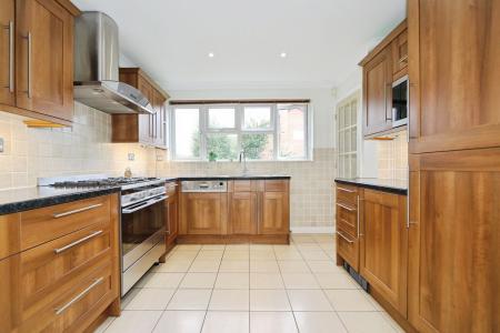 4 bedroom Detached house for sale in Oaklands Way, Melbourne, DE73