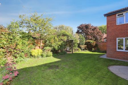 4 bedroom Detached house for sale in Oaklands Way, Melbourne, DE73