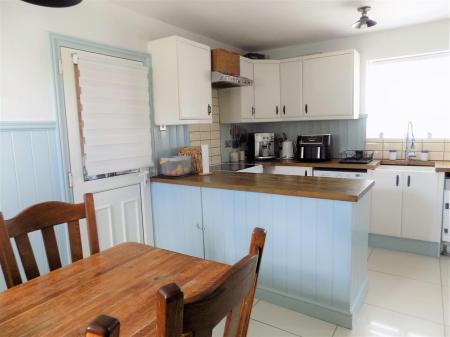 2 bedroom Semi-detached house for sale in Chesterfield Avenue, Bingham