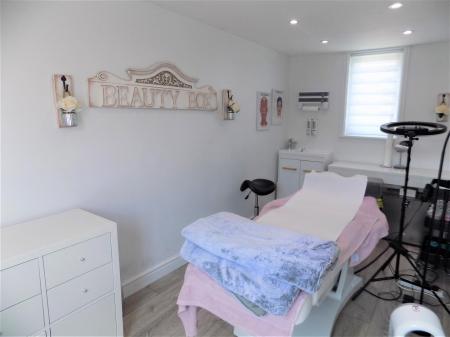 2 bedroom Semi-detached house for sale in Chesterfield Avenue, Bingham