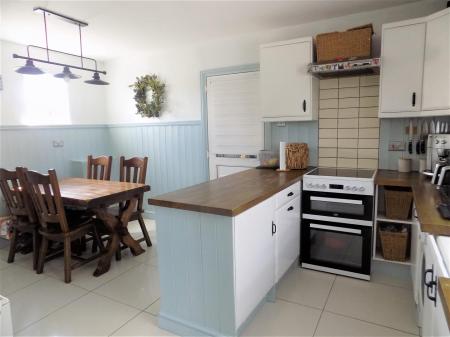 2 bedroom Semi-detached house for sale in Chesterfield Avenue, Bingham