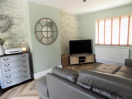 2 bedroom Semi-detached house for sale in Chesterfield Avenue, Bingham