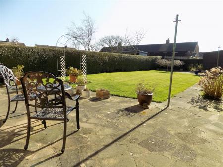 3 bedroom Terraced House for sale in Queens Court, Bingham