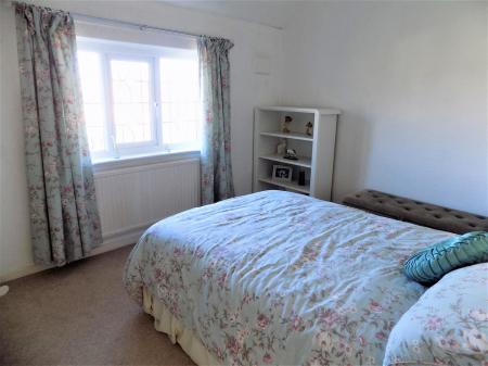 3 bedroom Terraced House for sale in Queens Court, Bingham