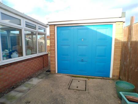 2 bedroom Detached bungalow for sale in Glendoe Grove, Bingham, Nottingham