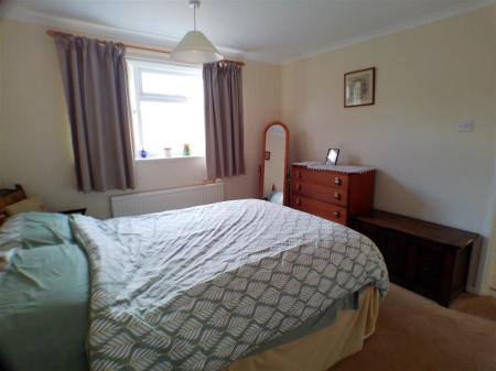 2 bedroom Detached bungalow for sale in Glendoe Grove, Bingham, Nottingham