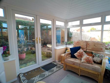 2 bedroom Detached bungalow for sale in Glendoe Grove, Bingham, Nottingham