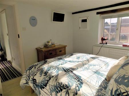2 bedroom Cottage for sale in Kneeton Road, East Bridgford, Nottingham