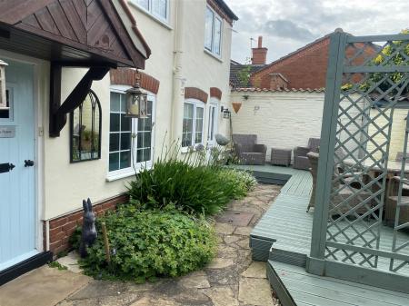 2 bedroom Cottage for sale in Kneeton Road, East Bridgford, Nottingham