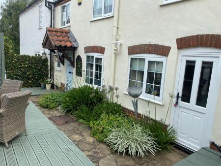 2 bedroom Cottage for sale in Kneeton Road, East Bridgford, Nottingham