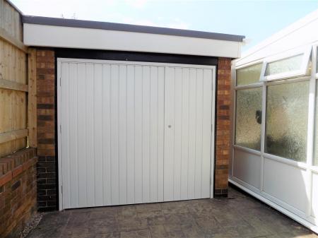 2 bedroom Bungalow for sale in Wychwood Road, Bingham, Nottingham
