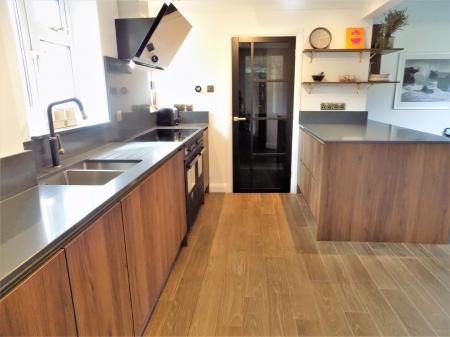 4 bedroom Detached house for sale in Lime Grove, Bottesford, Nottingham