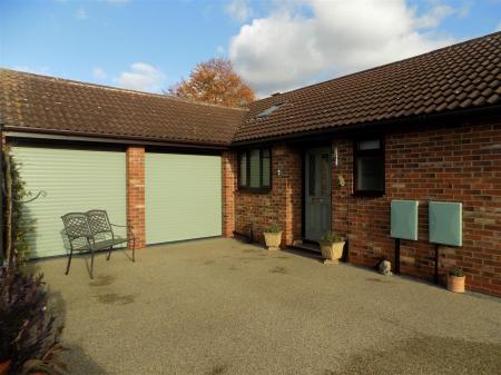 3 bedroom Bungalow for sale in Vale Close, Aslockton, Nottingham