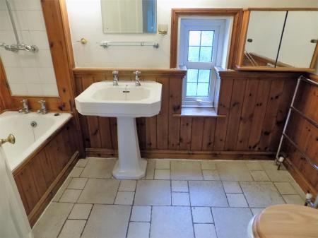 3 bedroom Detached house for sale in Nottingham Road, Bingham, Nottingham