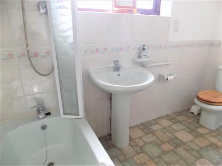 3 bedroom Bungalow for sale in Long Acre East, Bingham, Nottingham