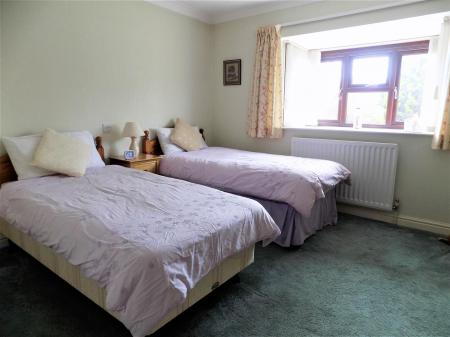 3 bedroom Bungalow for sale in Long Acre East, Bingham, Nottingham