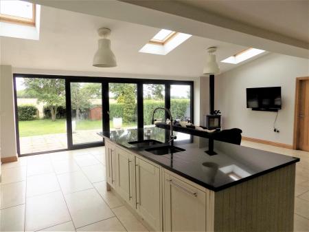 4 bedroom Detached house for sale in Inholms Gardens, Flintham