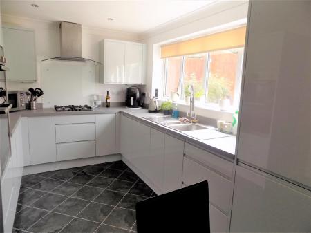 4 bedroom Detached house for sale in Meadowsweet Hill, Bingham