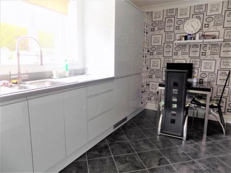 4 bedroom Detached house for sale in Meadowsweet Hill, Bingham