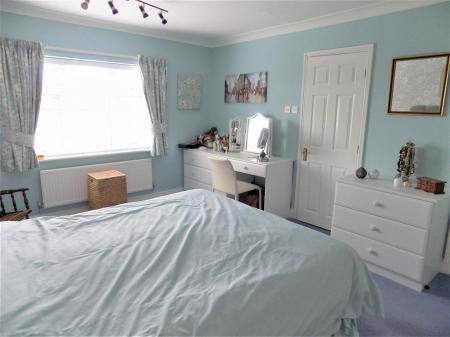 4 bedroom Detached house for sale in Meadowsweet Hill, Bingham