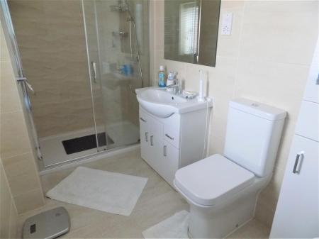 4 bedroom Detached house for sale in Meadowsweet Hill, Bingham