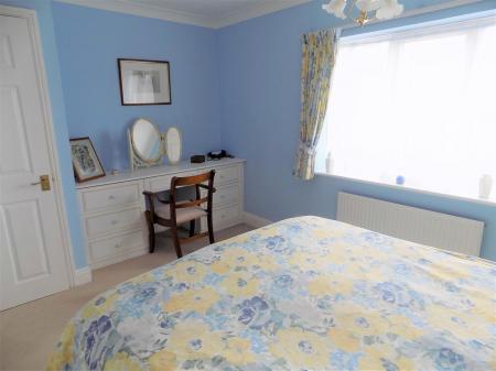 4 bedroom Detached house for sale in Meadowsweet Hill, Bingham