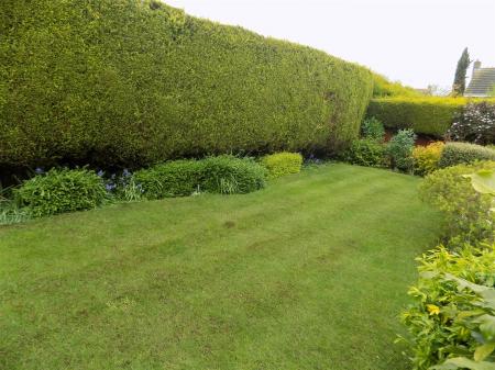 4 bedroom Detached house for sale in Meadowsweet Hill, Bingham