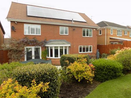 4 bedroom Detached house for sale in Meadowsweet Hill, Bingham