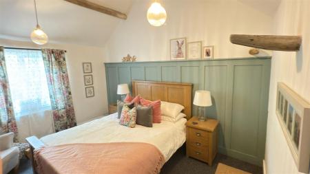 4 bedroom Barn Conversion for sale in Grantham Road, Aslockton