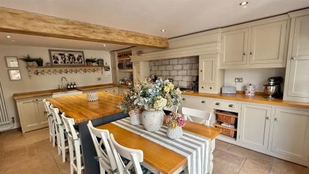 4 bedroom Barn Conversion for sale in Grantham Road, Aslockton
