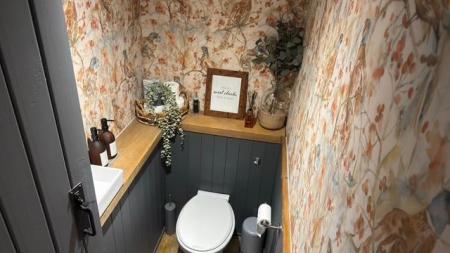 4 bedroom Barn Conversion for sale in Grantham Road, Aslockton