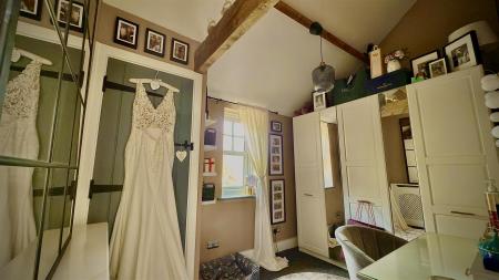 4 bedroom Barn Conversion for sale in Grantham Road, Aslockton