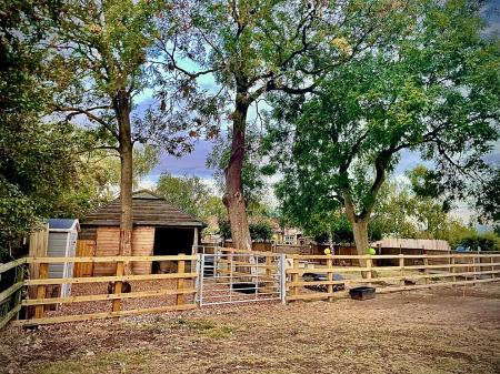 4 bedroom Barn Conversion for sale in Grantham Road, Aslockton
