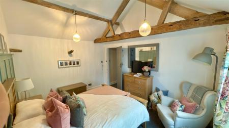 4 bedroom Barn Conversion for sale in Grantham Road, Aslockton
