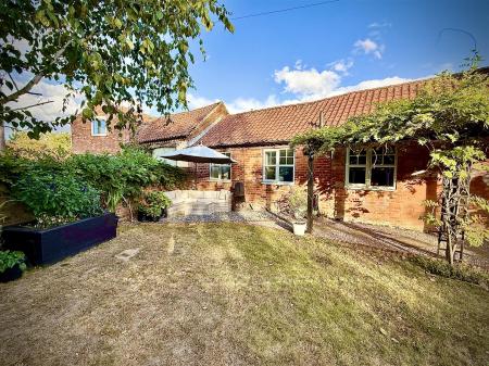 4 bedroom Barn Conversion for sale in Grantham Road, Aslockton