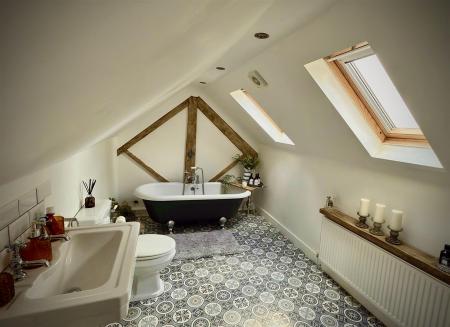 4 bedroom Barn Conversion for sale in Grantham Road, Aslockton