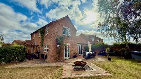 4 bedroom Barn Conversion for sale in Grantham Road, Aslockton