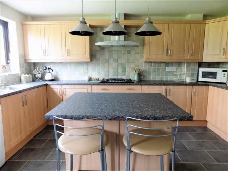4 bedroom Detached house for sale in Barkestone Lane, Bottesford