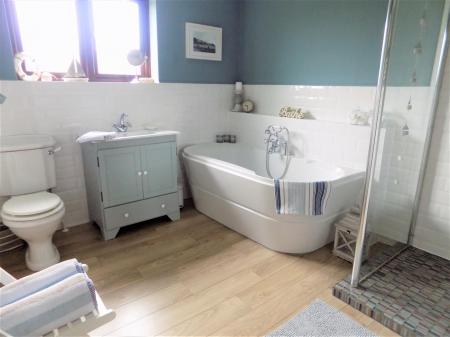 4 bedroom Detached house for sale in Barkestone Lane, Bottesford