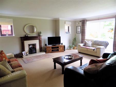 4 bedroom Detached house for sale in Barkestone Lane, Bottesford