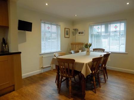 5 bedroom Detached house for sale in Pinfold Lane, Bottesford