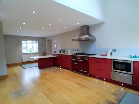 5 bedroom Detached house for sale in Wimbishthorpe Close, Bottesford, Nottingham