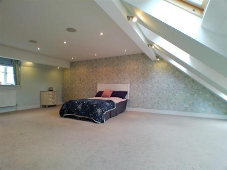 5 bedroom Detached house for sale in Wimbishthorpe Close, Bottesford, Nottingham