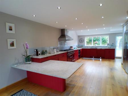 5 bedroom Detached house for sale in Wimbishthorpe Close, Bottesford, Nottingham