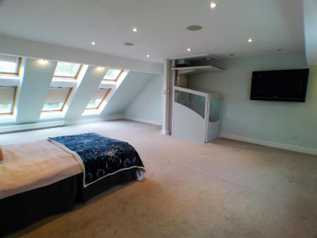 5 bedroom Detached house for sale in Wimbishthorpe Close, Bottesford, Nottingham