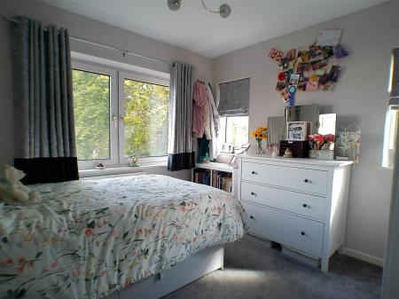 5 bedroom Detached house for sale in Perry Grove, Bingham