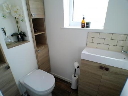 5 bedroom Detached house for sale in Perry Grove, Bingham