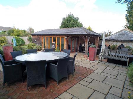 5 bedroom Detached house for sale in Perry Grove, Bingham